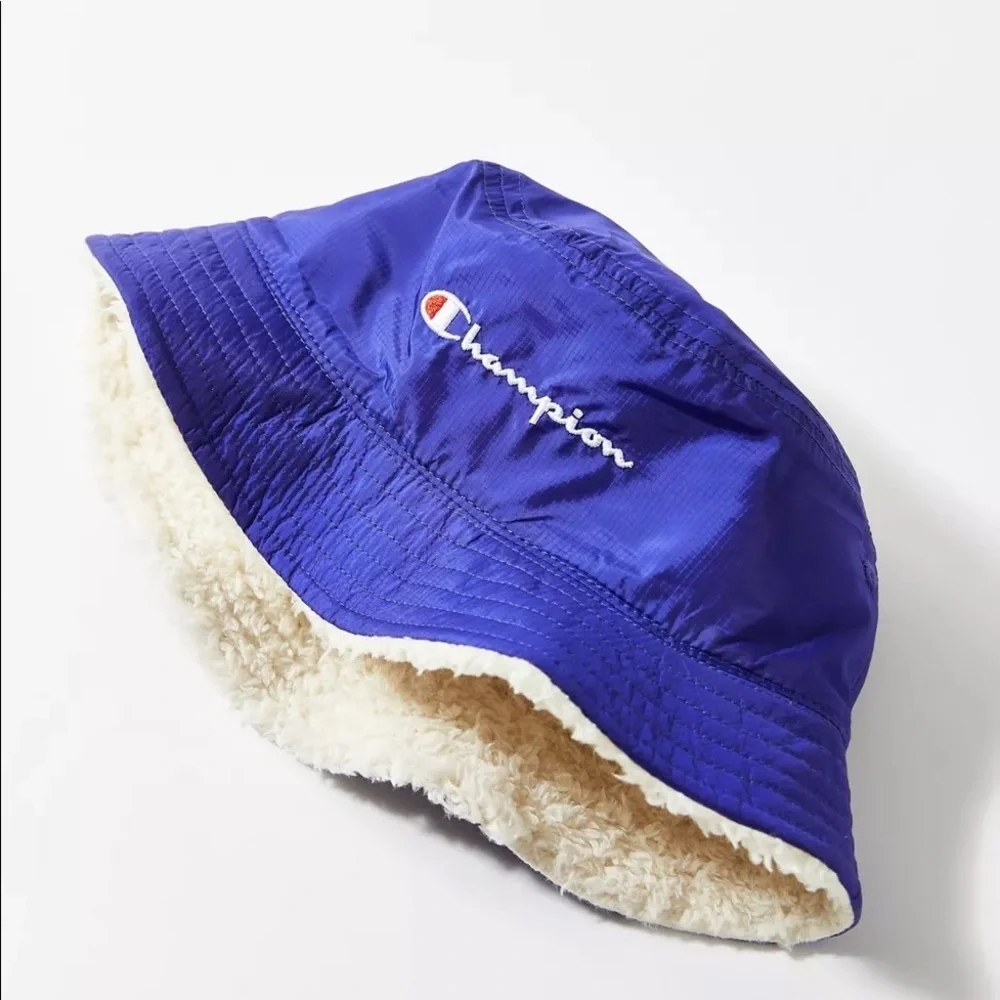 Champion UO Exclusive Reversible Bucket Hat